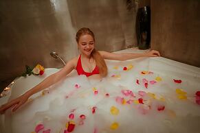 Palace Gate Hotel & Resort By EHM