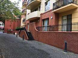 City Escape 3BD in Adelaides East End 5