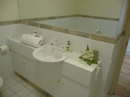 City Escape 3BD in Adelaides East End 5