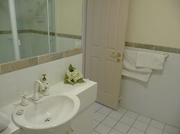 City Escape 3BD in Adelaides East End 5