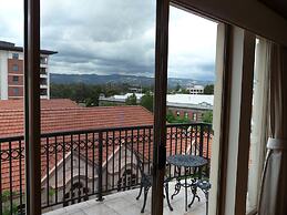 City Escape 3BD in Adelaides East End 5