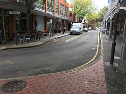City Escape 3BD in Adelaides East End 6