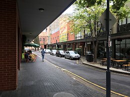 City Escape 3BD in Adelaides East End 6