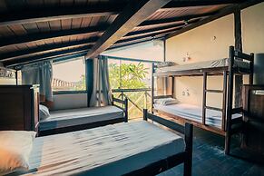 Bamboo Búzios Hostel