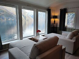 Visit Undredal