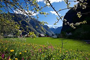 Visit Undredal