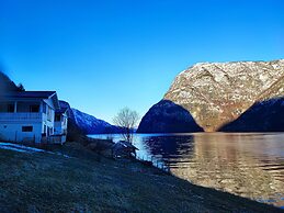 Visit Undredal