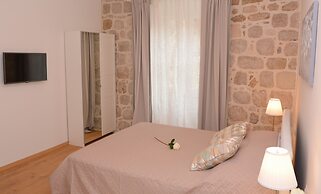 Rilati Old Town Palace