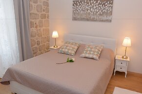 Rilati Old Town Palace