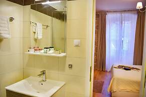 Rilati Old Town Palace