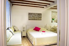 Rilati Old Town Palace