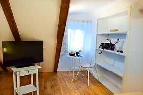 Rilati Old Town Palace