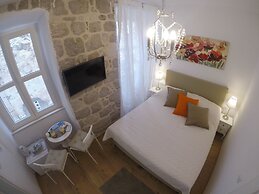 Rilati Old Town Palace