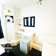 Sandhurst Hotel