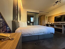 Travel Light Hotel