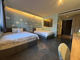 Travel Light Hotel