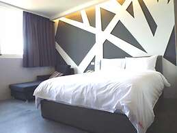 Travel Light Hotel