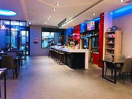 Travel Light Hotel
