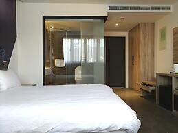 Travel Light Hotel