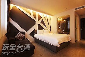 Travel Light Hotel