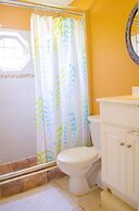 Kingston Guest Apt at Oakland