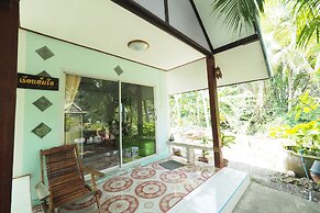 Baan Suanjarean Resort