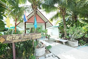 Baan Suanjarean Resort