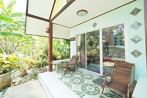 Baan Suanjarean Resort