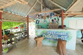 Baan Suanjarean Resort