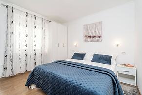 Apartments and Room Lora