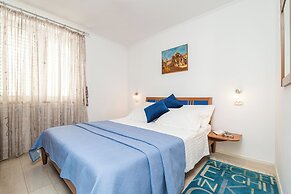 Apartments and Room Lora