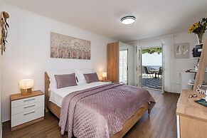 Apartments and Room Lora