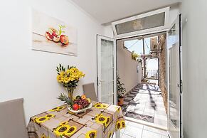 Apartments and Room Lora