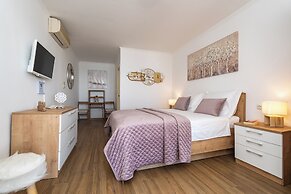 Apartments and Room Lora