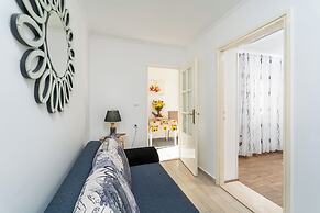 Apartments and Room Lora