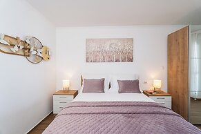 Apartments and Room Lora