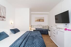 Apartments and Room Lora