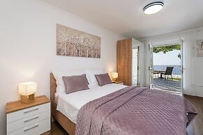 Apartments and Room Lora