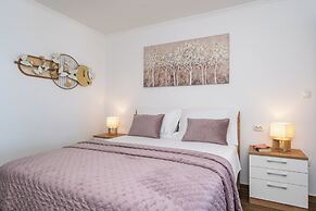 Apartments and Room Lora