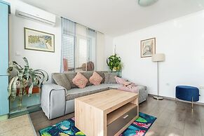 Apartments and Room Lora