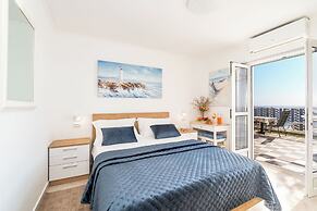 Apartments and Room Lora