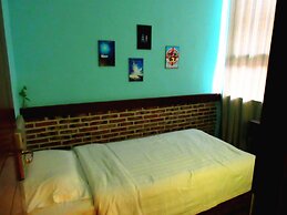 25 Four Seasons Youth Hostel