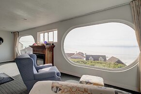 Ester Lee Oceanview Inn