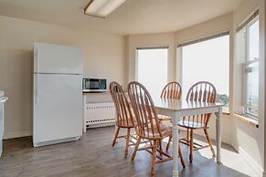 Ester Lee Oceanview Inn