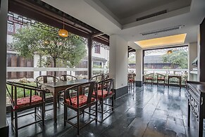 Graceland Garden Court Hotel