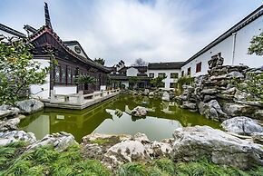 Graceland Garden Court Hotel