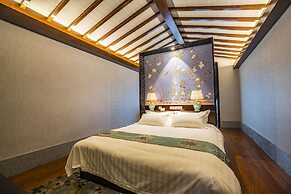 Graceland Garden Court Hotel