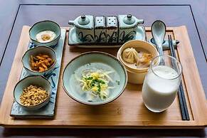 Graceland Garden Court Hotel