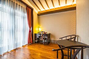 Graceland Garden Court Hotel