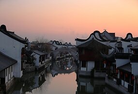 Graceland Garden Court Hotel